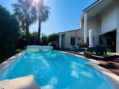 La Grande-Motte Villa | Villa Cosy: Family Retreat with Pool for 8 Guests