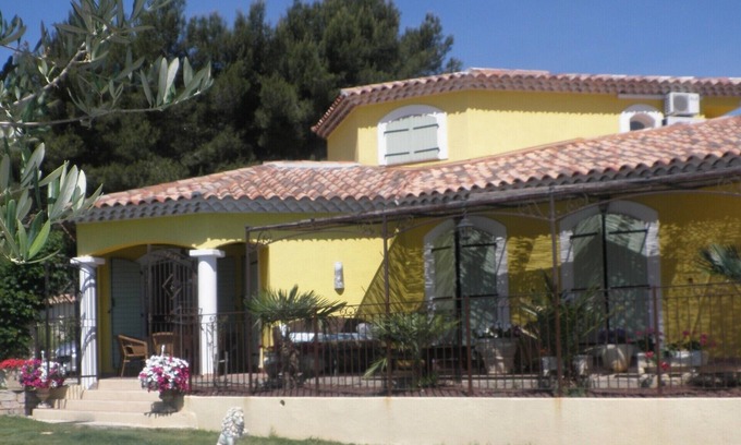 Le Puyricard Villa | Villa Cote d Azur very beautiful service.