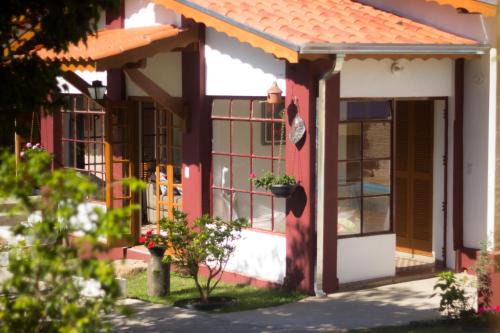 Monte Alegre do Sul Hotel | Oceanfront Villa Cottage Pousada with Pool & Pet Welcome