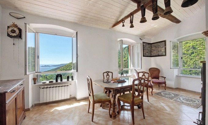 Semorile Villa | Villa 'Cottage con Vista Mare' - Oceanfront Retreat Awaits