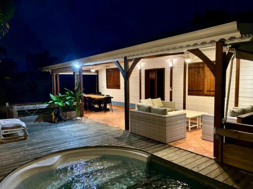 Petit-Bourg House | villa créole avec piscine privée