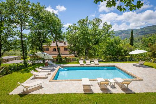Sassetta Apartment | Discover Villa Cresci: Oceanfront Bliss with Pool & Spa
