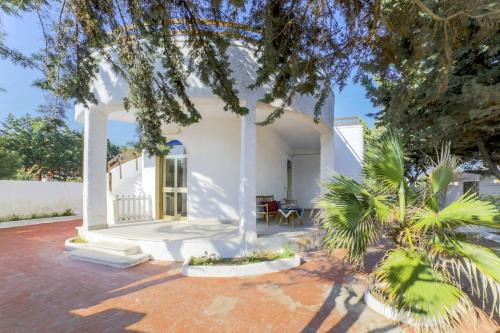Specchiarica Villa | Villa Cristina: Oceanfront Getaway Near Specchiarica Beach