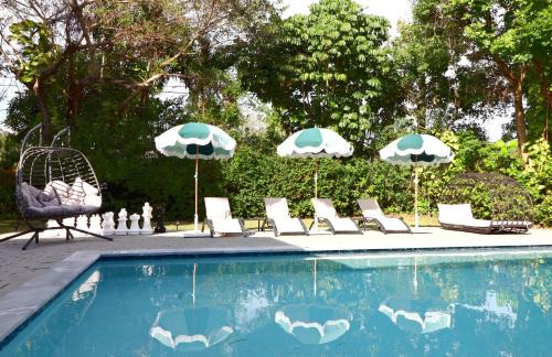 Golden Glades Villa | Idyllic Villa Cristina: Oceanfront Retreat in Miami