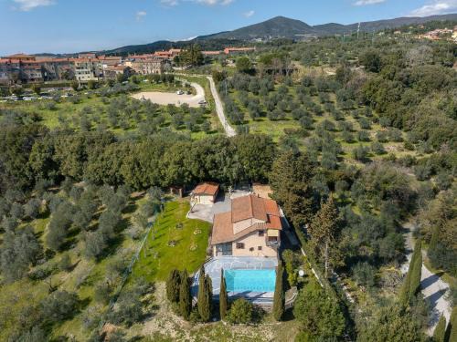 Riparbella Villa | Villa Cristina: Family-Friendly Retreat with Pool Access