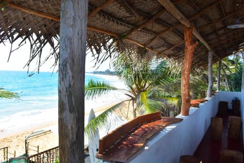 Dodanduwa Bed & Breakfast | Villa Crocodile Beach: Oceanfront Comfort with Pet Hospitality