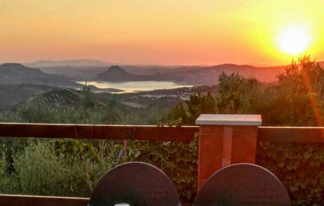 Iznajar Villa | Family-Friendly Escape at Villa Cuatro Encinas, Iznájar