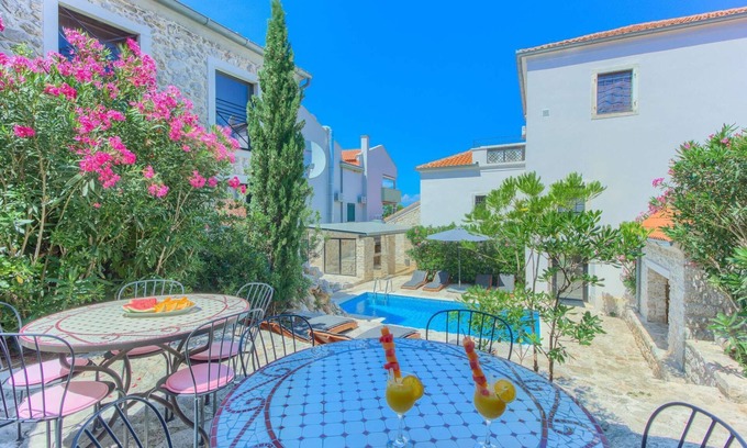 Tkon Villa | Villa Cubismo: Poolside Retreat for 18 Near Dining Options