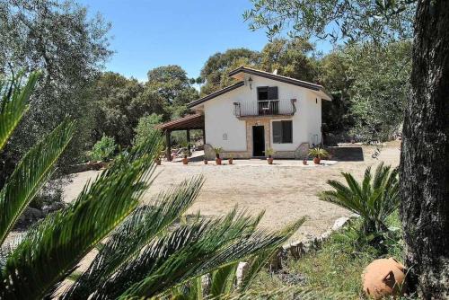 Itri House | Villa Cycas: Relax by the Ocean with Family and Pets
