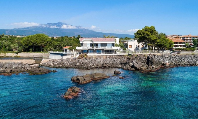 Stazzo Villa | Discover Villa D’aci: Family-Friendly Retreat in Catania