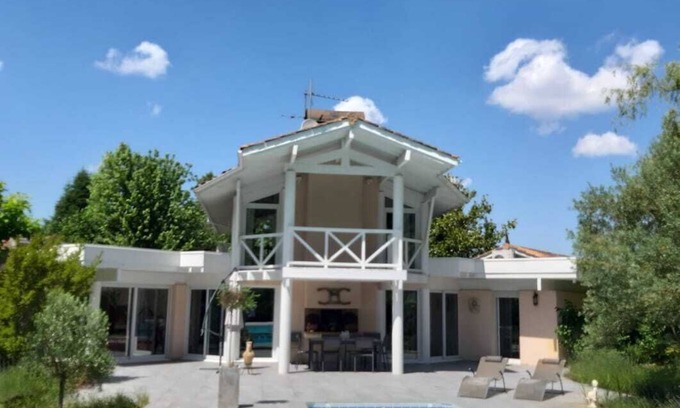 Cestas Villa | Tranquil Villa D'Architecte with Pool Near Bordeaux & Ocean