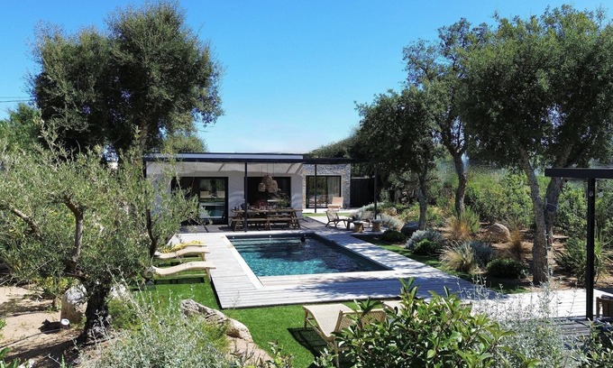 Sainte-Lucie-de-Porto-Vecchio Villa | Villa D'architecte "Casa Verde": Family-Friendly Retreat Near Beach