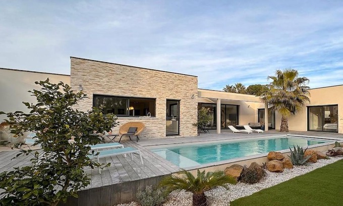 Le Grau-dʼAgde Villa | Inviting Villa d'architecte Cocoon - 200m to the Beach