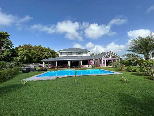 Anse des Rochers Villa | Architectural Villa with Pool and Ocean View, Rated 9.8