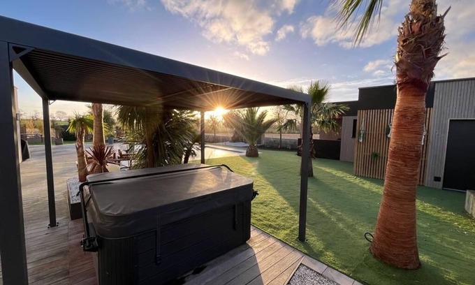 Ploeren Villa | Modern Villa D'Architecte with Pool & Oceanfront Views
