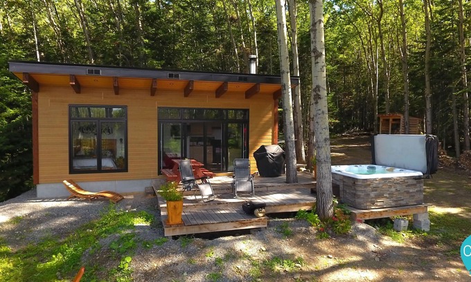 Saint-Simon Ski Chalet | Guest Rated: Chalets BSL with Spa, Hot Tub & Family Fun