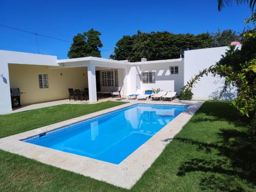 Costambar Villa | Gorgeous Villa Deluxe Costambar: Oceanfront Stay with Pool