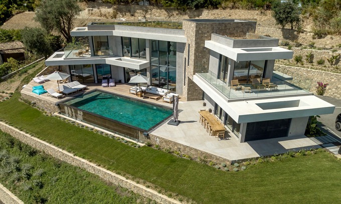 Vence Villa | Villa D'exception: Breathtaking Sea Views & Family-Friendly