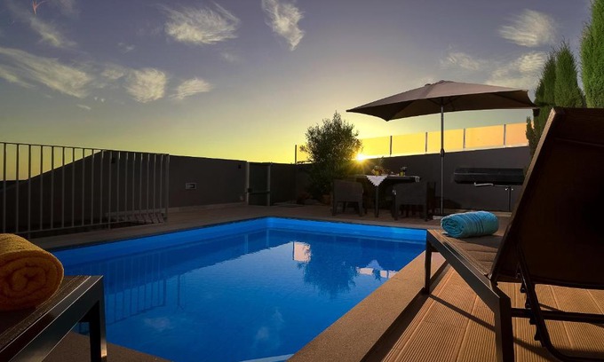 Arco da Calheta Villa | Villa da Silva: Relax by the Heated Pool, Family-Friendly Stay