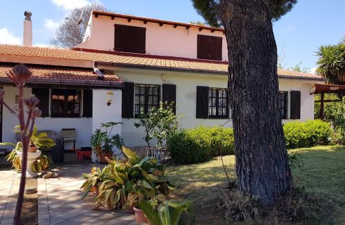 Sarroch Villa | Villa da Titti e Carlo: Pet-Friendly Ocean View Retreat