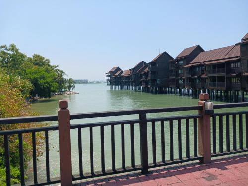 Kuala Teriang House | Relax at Villa Dalam Laut 538 with Pool & Hot Tub Access