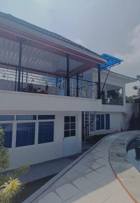 Cipanas Apartment | Relax at Villa Dalia with Pool and Family-Friendly Amenities