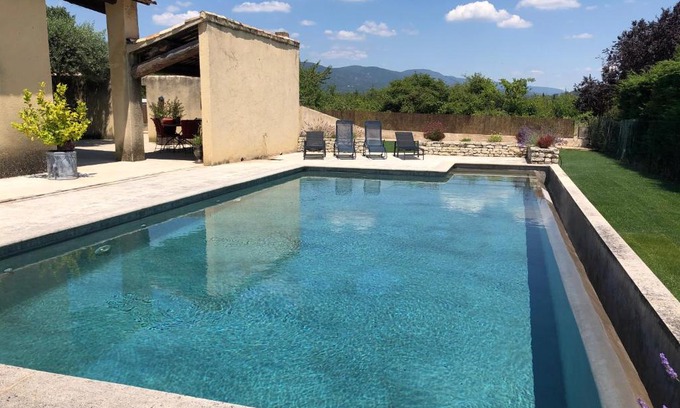 Lauris House | Idyllic Villa in Luberon, Near Lourmarin with Pool