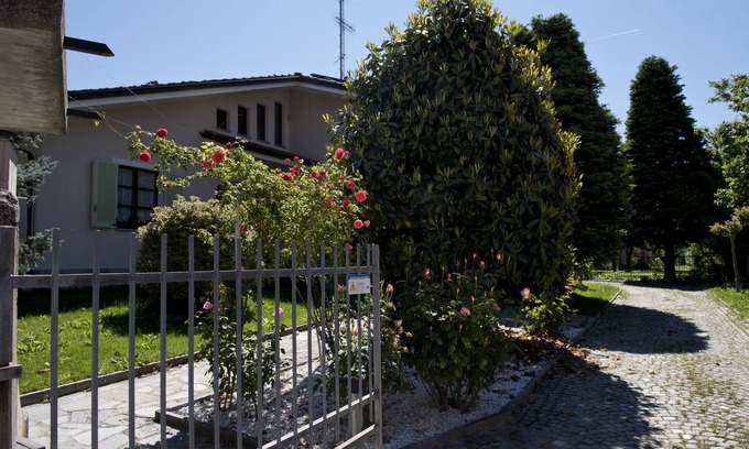 Alba Villa | Villa Dante: Family-Friendly Retreat with 3 Cozy Apartments