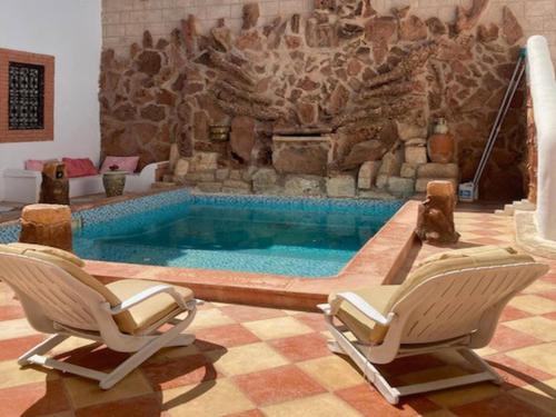 Aghir Villa | Inviting Villa Dar Dart Djerba for 8 with Pool & Pets Welcome