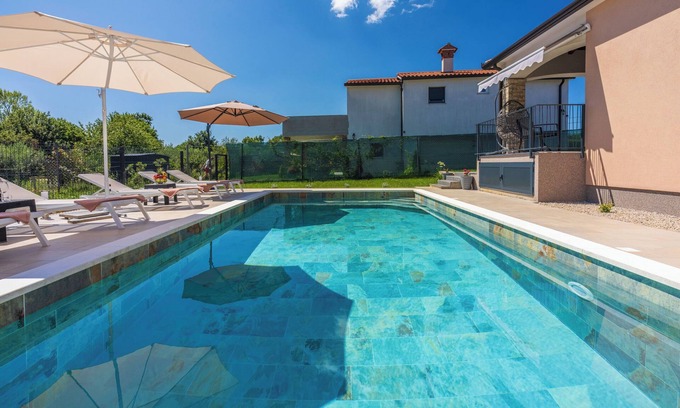 Nedescina House | Villa Daris in Nedescina: Oceanfront Getaway with Pool