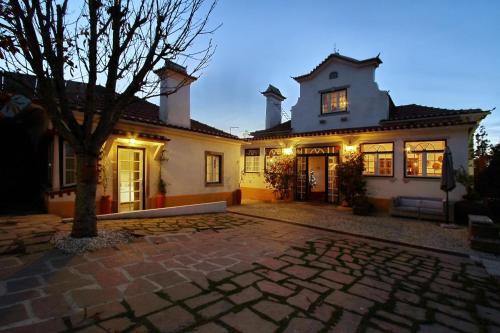 Santa Maria e Sao Miguel House | Beachfront Villa das Rosas: 4-Star Oasis with Pool & Ocean Views