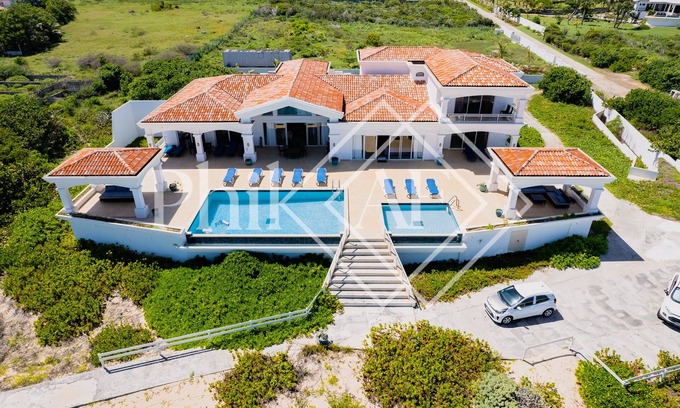 Upper Prince's Quarter Villa | Elegant Villa de 10 Chambres Les Pieds Dans L'eau in Guana Bay
