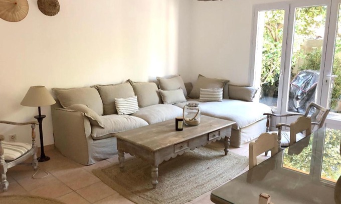 Les Sablettes Villa | Inviting Villa near La Seyne sur Mer with Private Pool
