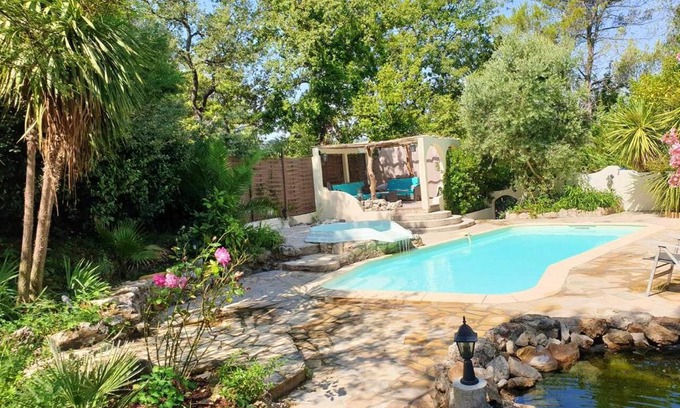 Neoules Villa | Elegant Villa with Private Pool and Garden in Neoules