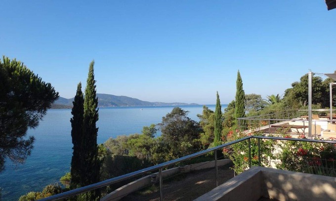 Vetricella House | Beachfront Villa de Charme with Pool and Ocean Views