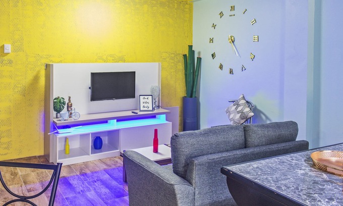 Scarborough Apartment | Villa De Cruz - Groovy Suite with Pool & Pet-Friendly Stay