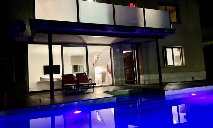 Boo Villa | Stylish Villa with Pool, Garden & BBQ for Memorable Stays