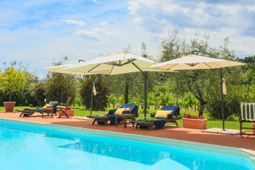 Pistoia Apartment | Villa De Fiori 14 sleeps by Tuscanhouses