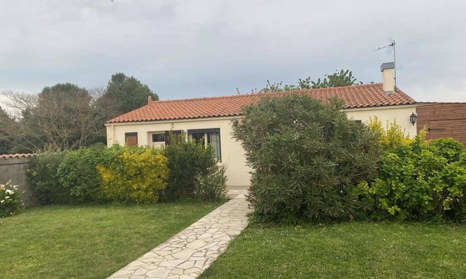 Saint Laurent de la Pree House | Discover Villa de la Prée: Family-Friendly Getaway with 9.5 Rating