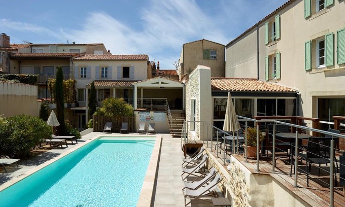 Saint-Martin-de-Re Hotel | Villa de L'Eclusier: Oceanfront Retreat with Pool & Hot Tub