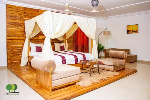 Ouagadougou House | Villa de l'Intégration: Relax by the Pool, Family Friendly