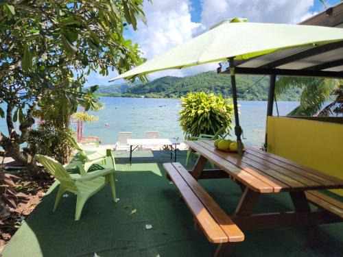 Teahupoo House | Idyllic Villa de la Baie Raiatea with Private Beach Access
