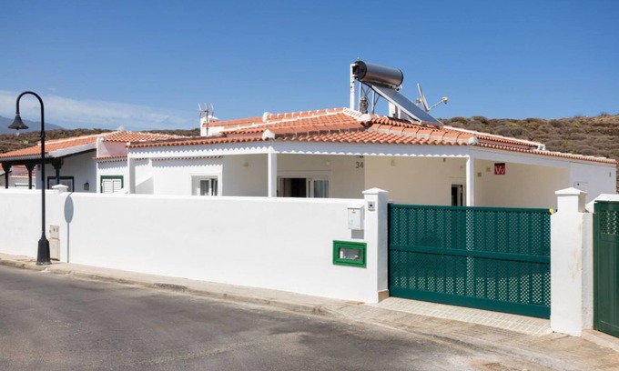 Los Gavilanes House | Discover Villa de la Sombra a la Luz with Family Amenities