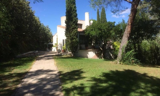 Mentrida Villa | Explore Villa de los Huertos Perdidos: Pet-Friendly Retreat