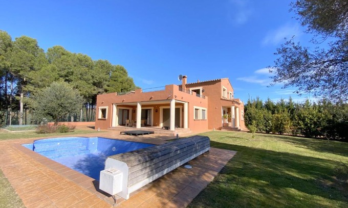Perelada Villa | Elegant Villa with Pool: Family-Friendly Escape Awaits