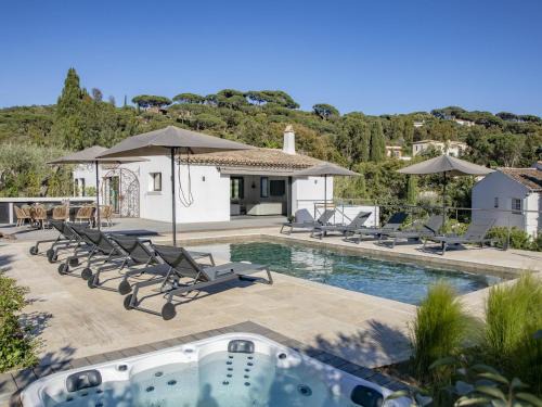La Croix-Valmer Villa | Villa de Luxe avec Piscine et Jacuzzi, Proche Plage de Gigaro, La Croix-Valmer - FR-1-728-18