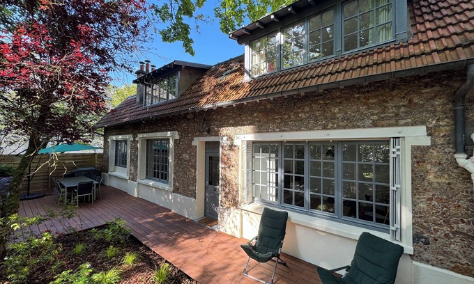 Versailles Villa | Elegant Villa with Terrace, Perfect for Exploring Paris!