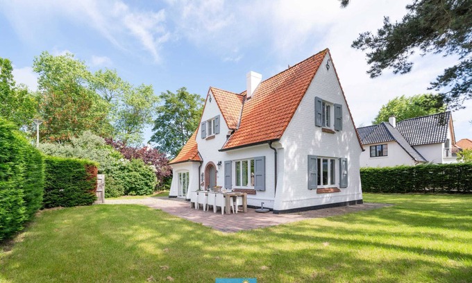Nieuwpoort-Bad House | Relaxing Villa De Mus with Enclosed Garden for 9 Guests
