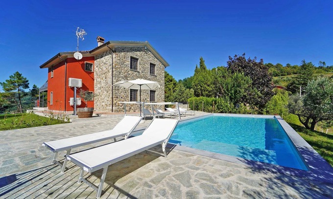 Sarzana Villa | Villa Dea: Family-Friendly Escape with Pool & Ocean Views