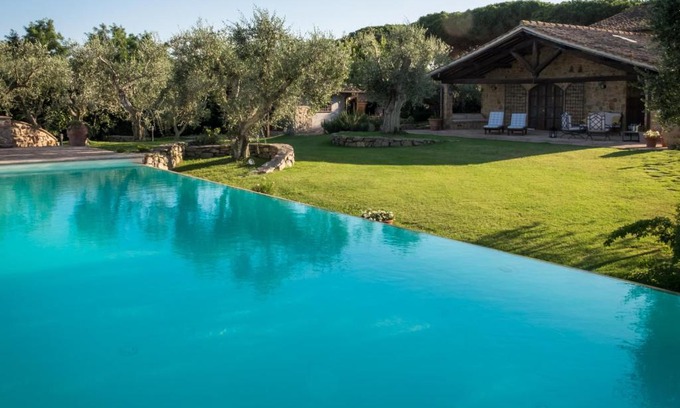 Capalbio Villa | Villa degli Ulivi: Pet-Friendly Escape with Pool & Hot Tub